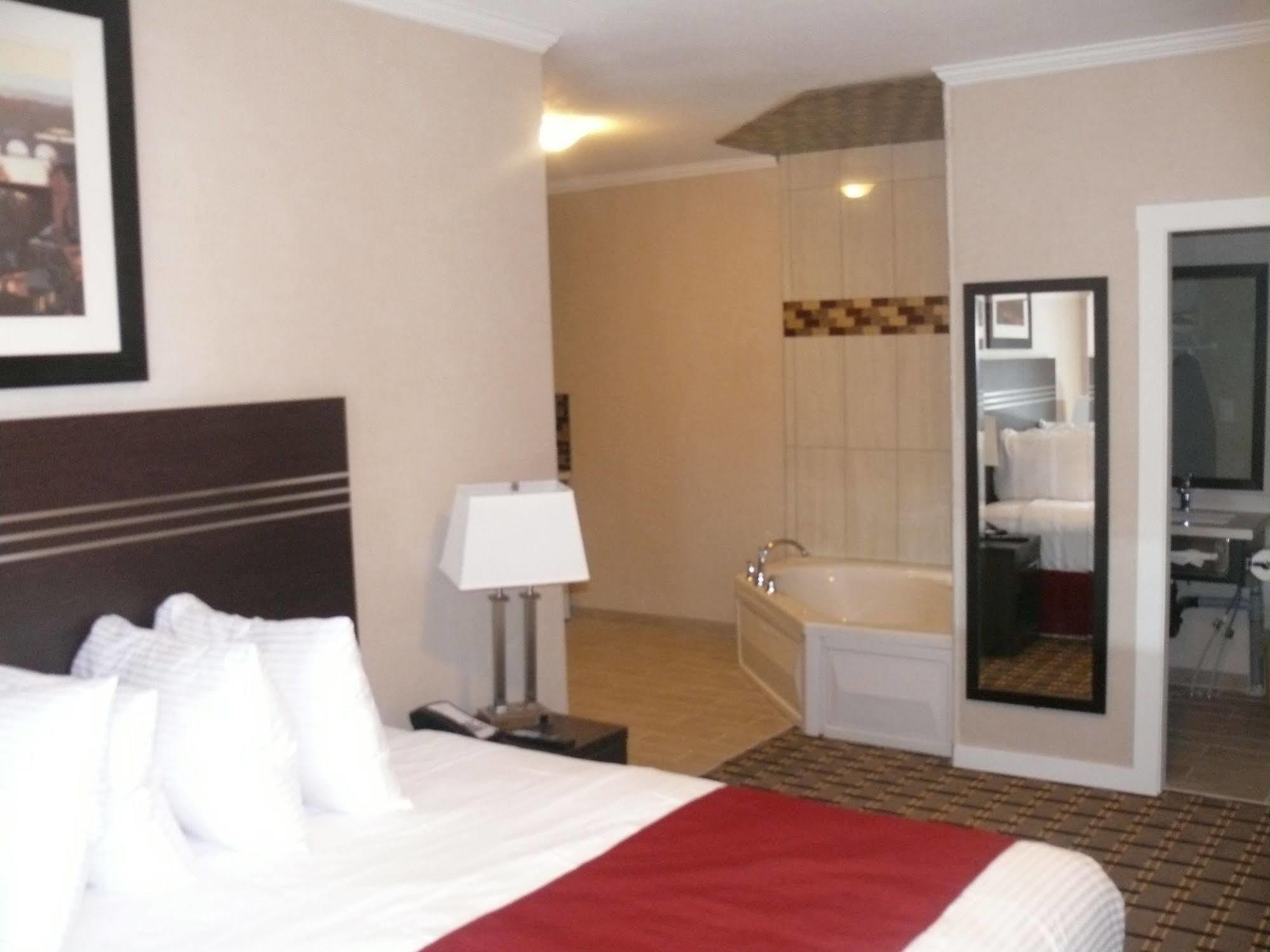 במוטל Super 8 By Wyndham Watrous מראה חיצוני תמונה